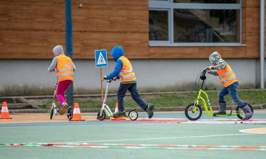 Jakie wyzwania mogą pojawić się podczas kursu nauki jazdy skuterem?