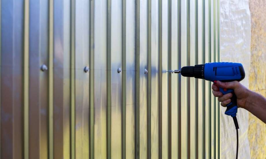 Jakie są korzyści z profesjonalnego montażu blacharskich obróbek?