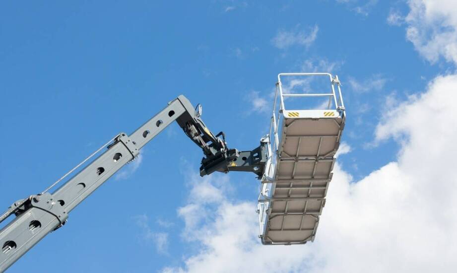 Podnośniki koszowe do prac montażowych w trudno dostępnych miejscach