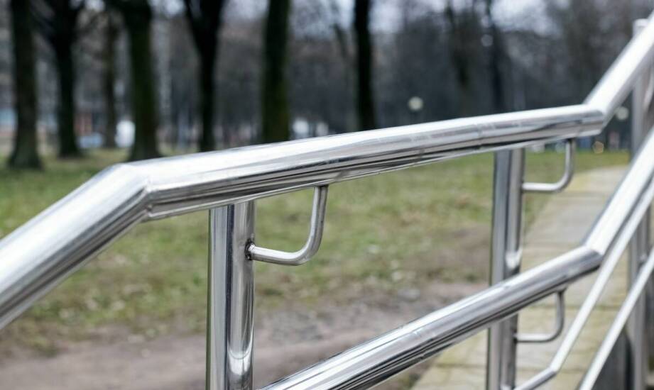 Nierdzewne balustrady a ochrona środowiska – ekologiczne aspekty produkcji