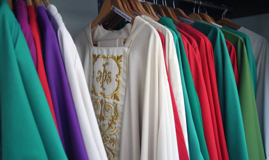 What features set gothic chasubles apart in terms of unique designs and motifs?