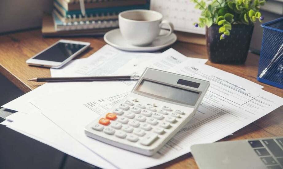 Jakie dokumenty są niezbędne do prawidłowego prowadzenia księgi podatkowej przychodów i rozchodów?