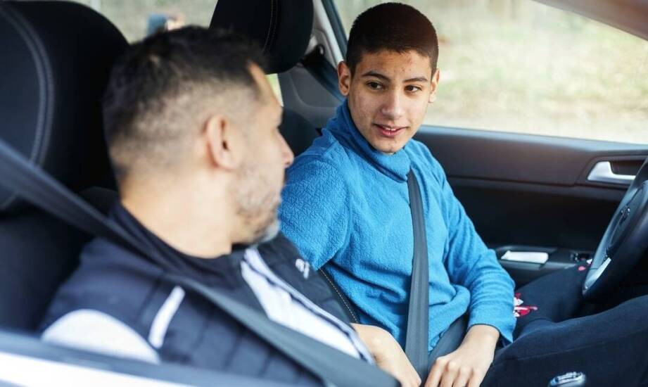 Kurs doszkalający dla młodych kierowców: Zwiększenie świadomości o prędkości na autostradach