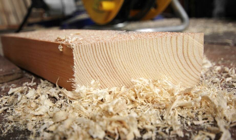 Techniki suchej obróbki tarcicy dębowej dla najwyższej jakości mebli