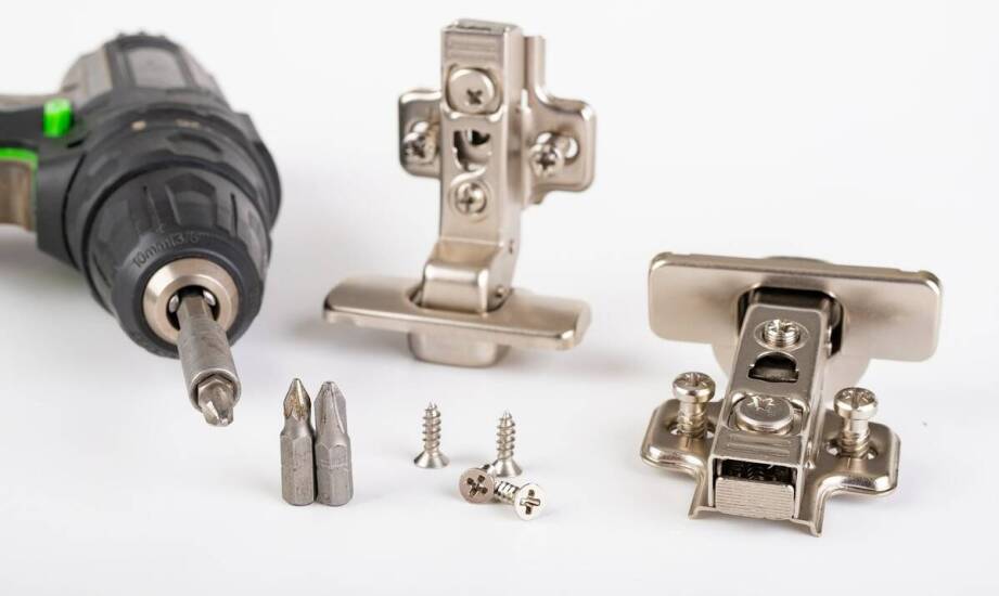 Innowacyjne rozwiązania w projektowaniu metalowych okuć do mebli