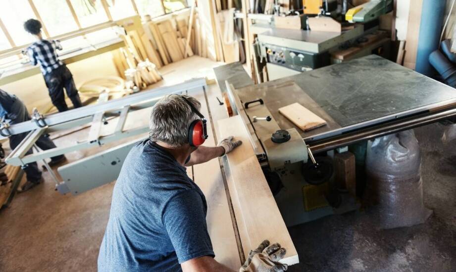 Jak minimalizacja pylenia podczas obróbki wpływa na środowisko pracy?