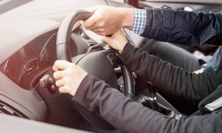 Znaczenie teoretycznej części w kursach na prawo jazdy