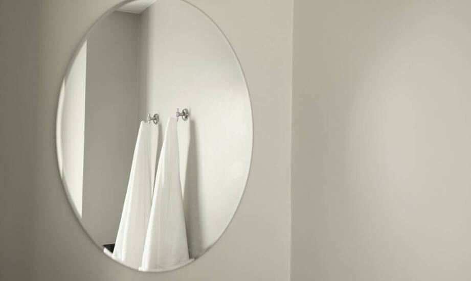 Różnorodność wzorów łazienkowych luster: jak wybrać idealny styl?