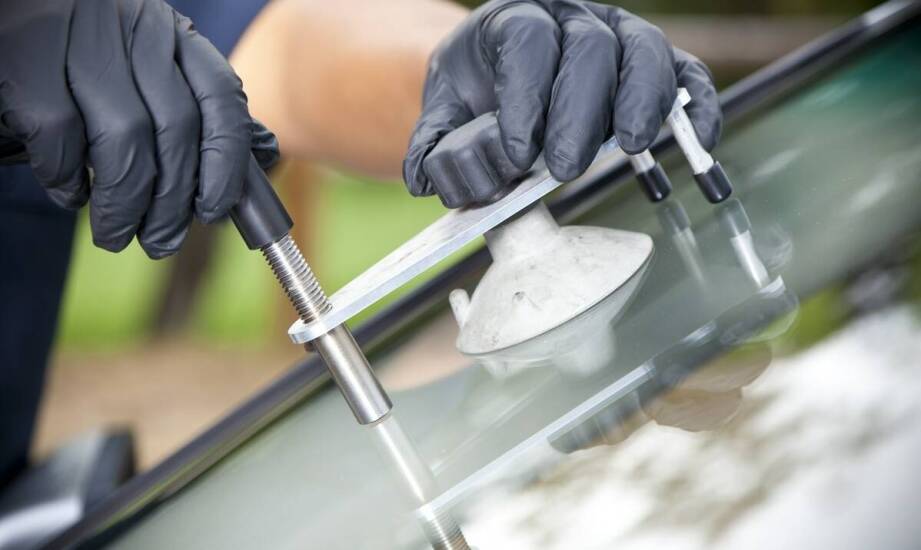 Czy montaż szyby w samochodzie wpływa na zużycie paliwa?