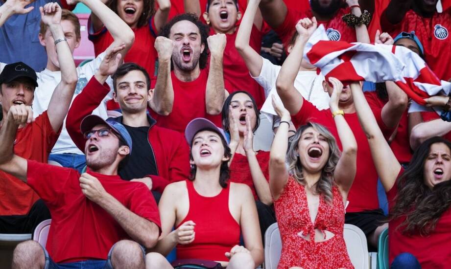 Dlaczego warto inwestować w podkoszulki dla zespołów sportowych z nadrukiem?