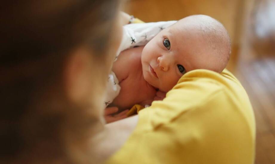 Jak laktacyjna porada może pomóc w rozwiązaniu problemów z przystawieniem dziecka do piersi?