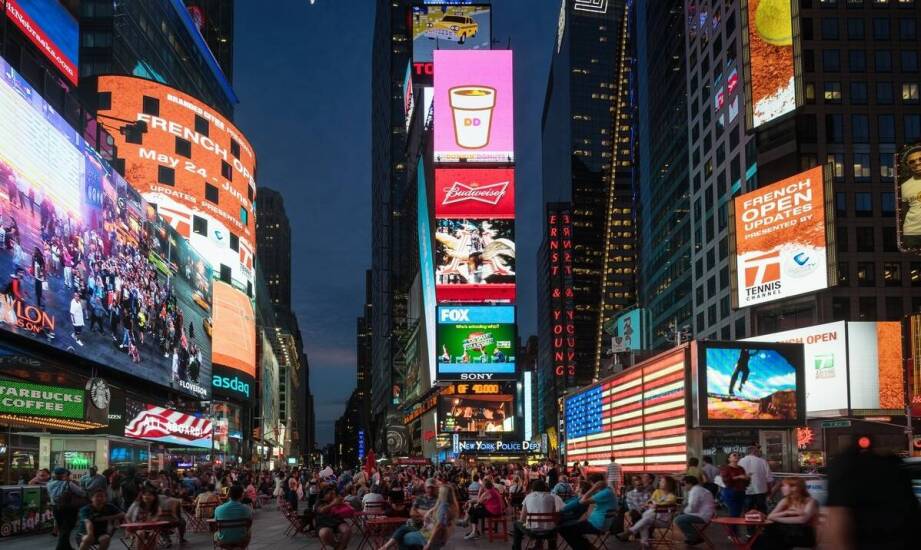 Jakie czynniki wpływają na wybór efektywnych form wizualnej reklamy?