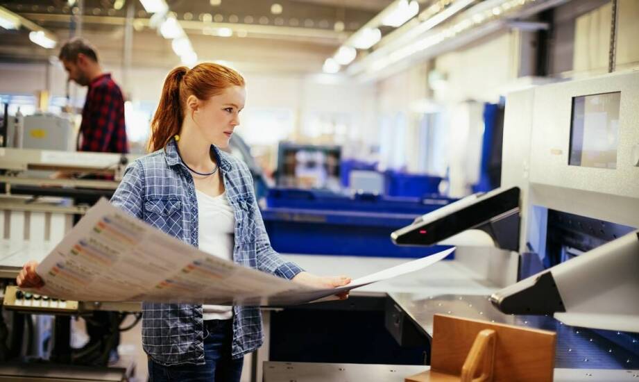 Druk cyfrowy a ekologiczne podejście – jak te dwa elementy łączą się w nowoczesnej drukarni?