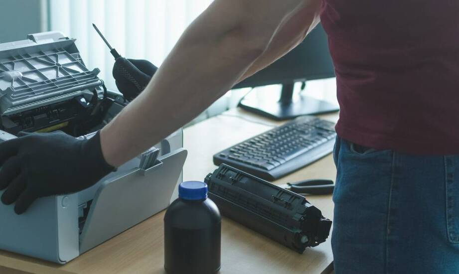 Jakie usługi oferuje serwis Kyocera w zakresie pogwarancyjnych napraw?