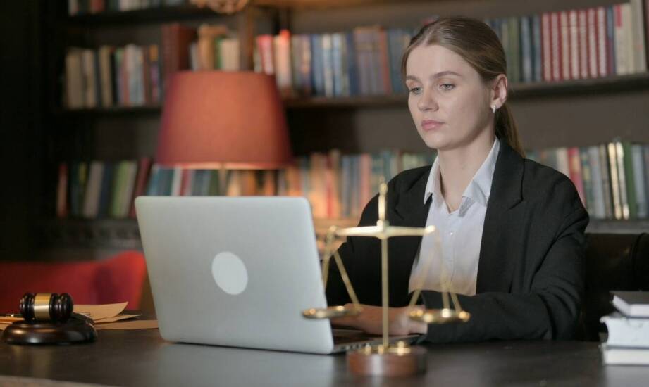 Porady prawne online: jak technologia zmienia dostęp do prawnych usług?