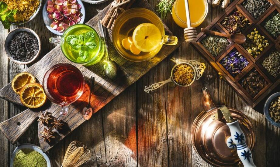 Porównanie popularnych dodatków do kawowych serwisów – co wybrać?