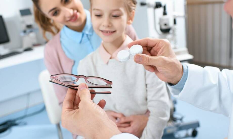 Jakie są najnowsze rozwiązania w aplikacji soczewek kontaktowych oferowane przez optometrystę w Halinowie?