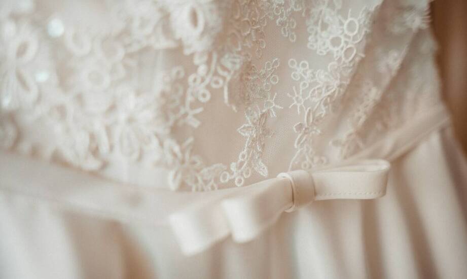 Rola obszyć w nadawaniu elegancji komunijnym albom