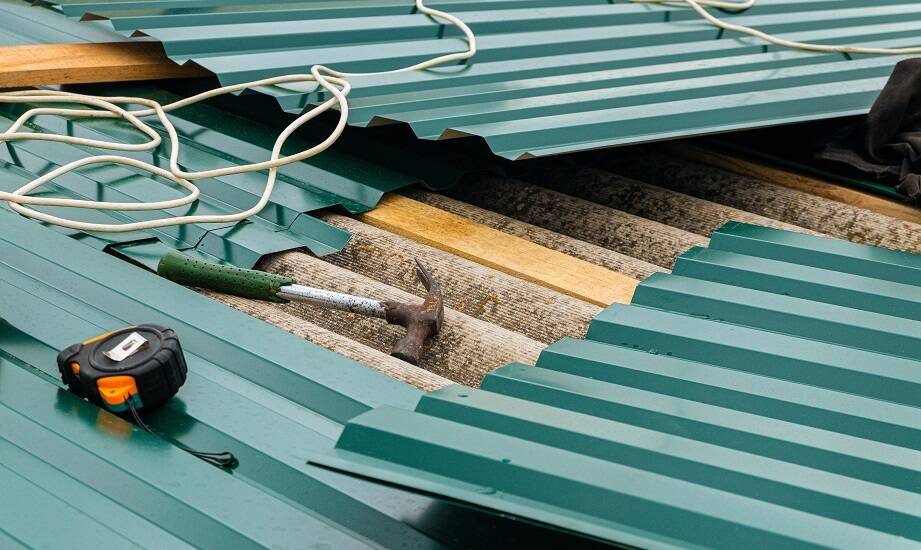 Jakie funkcje pełnią różne rodzaje akcesoriów dekarskich?