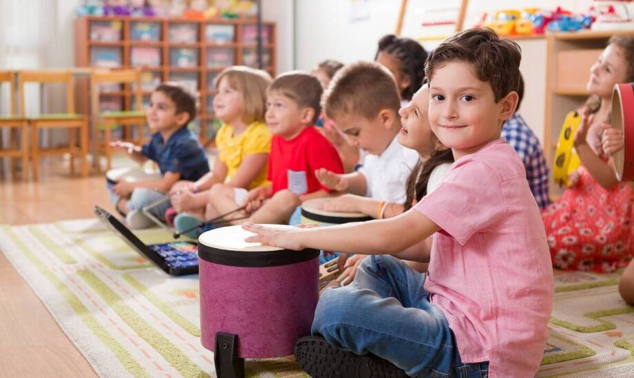 Jak muzyczna szkoła popularyzuje śpiew jako formę ekspresji