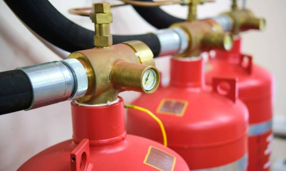 Systemy gaszenia gazem – kluczowy element nowoczesnej przeciwpożarowej ochrony