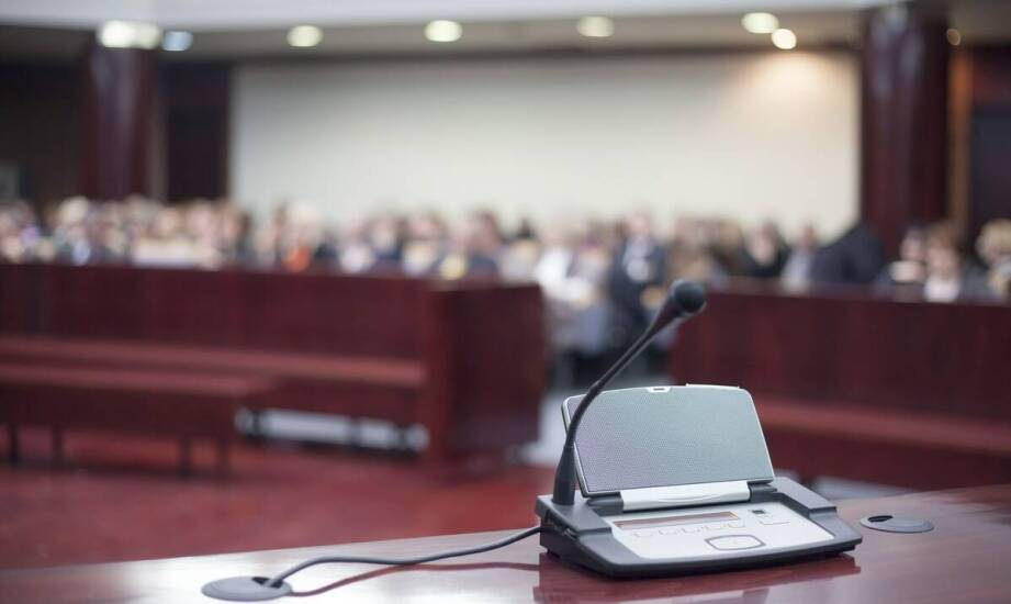 Konsekutywne tłumaczenia podczas międzynarodowych konferencji: jak zapewnić ich skuteczność?