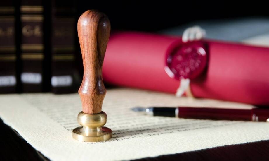 Zalety korzystania z usług notarialnej kancelarii przy podpisywaniu umów