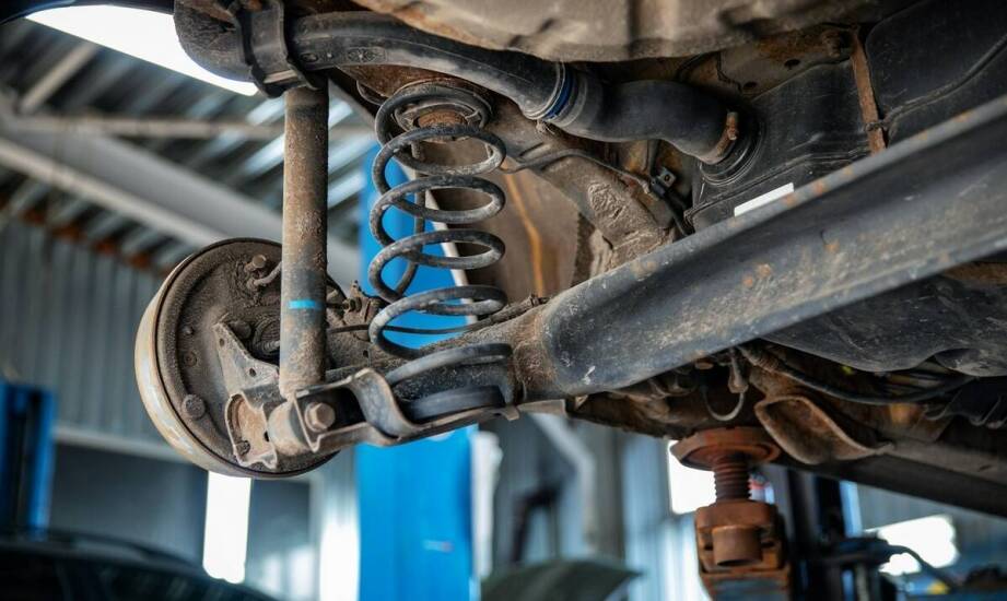 Zalety kratownicowych ram w zabudowach ciężarówek – co warto wiedzieć?