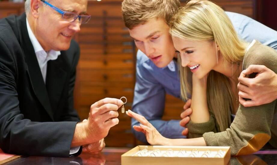 Jak profesjonalna obsługa wpływa na doświadczenia klientów w lombardzie?