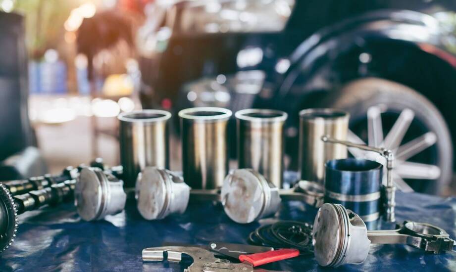 Jakie są wyzwania związane z regeneracją starszych typów wtryskiwaczy?