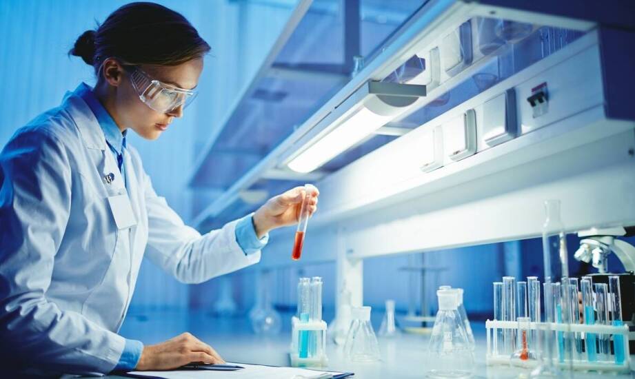 Odczynniki chemiczne: jakie są najnowsze trendy w ich stosowaniu w laboratoriach?