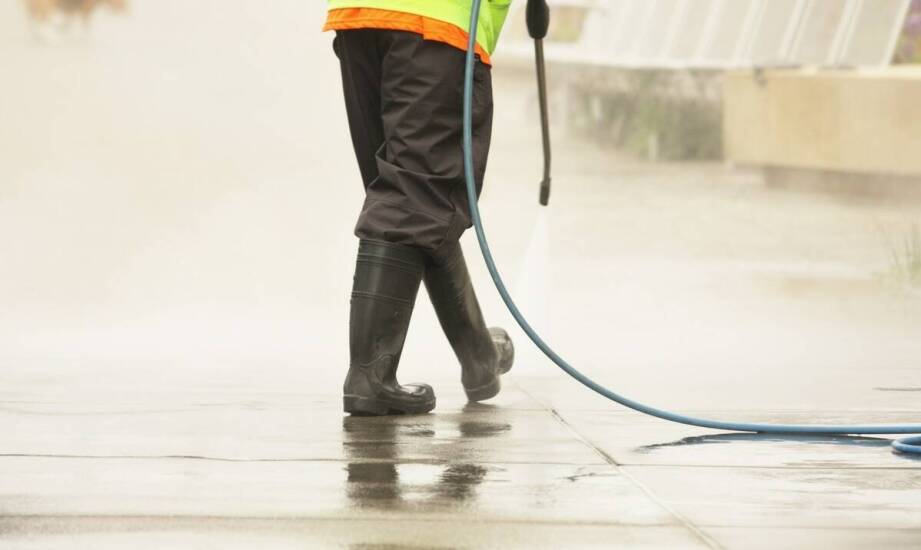 Jakie korzyści niesie za sobą czyszczenie ciśnieniowe kanalizacji w Krakowie?