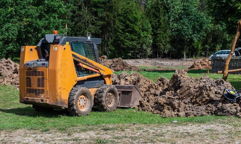 Dlaczego warto inwestować w lokalne części do miniładowarek?
