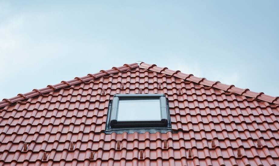Rola precyzji w obróbce dachowego okna w kontekście szczelności