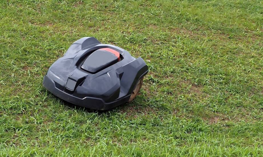 Przewaga akumulatorowo zasilanych robotów koszących w pielęgnacji trawnika