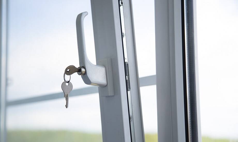 Zalety klamek z zamkiem do plastikowych okien
