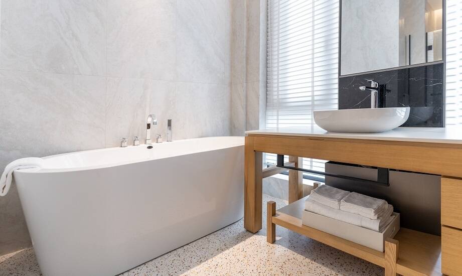 Łazienkowe wanny jako centralny punkt aranżacji wnętrza