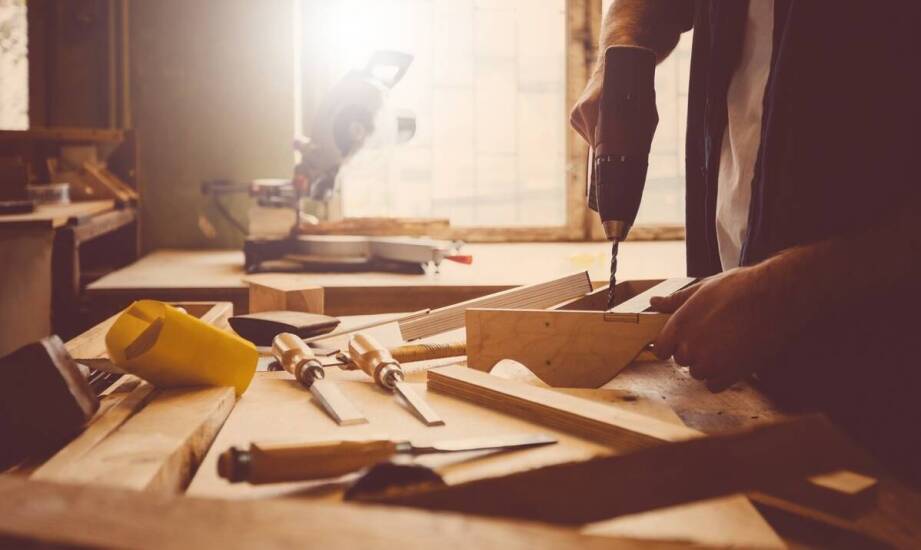 Jakie wyzwania stoją przed producentami maszyn do strukturyzacji drewna?