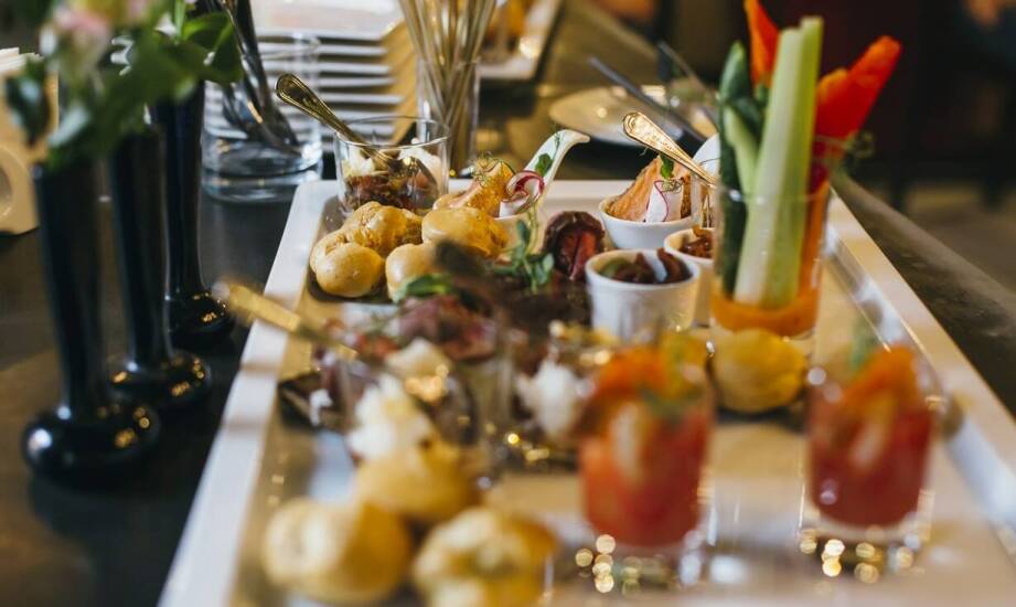 Specjalne świąteczne menu – co wyróżnia nasz catering na tle konkurencji?