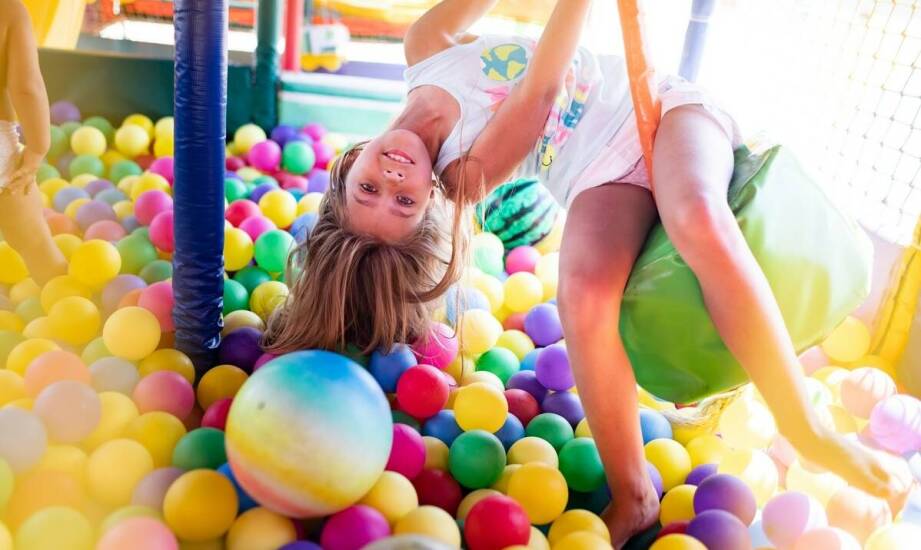 Jak gniazdo bocianie może urozmaicić plac zabaw w ogrodzie?