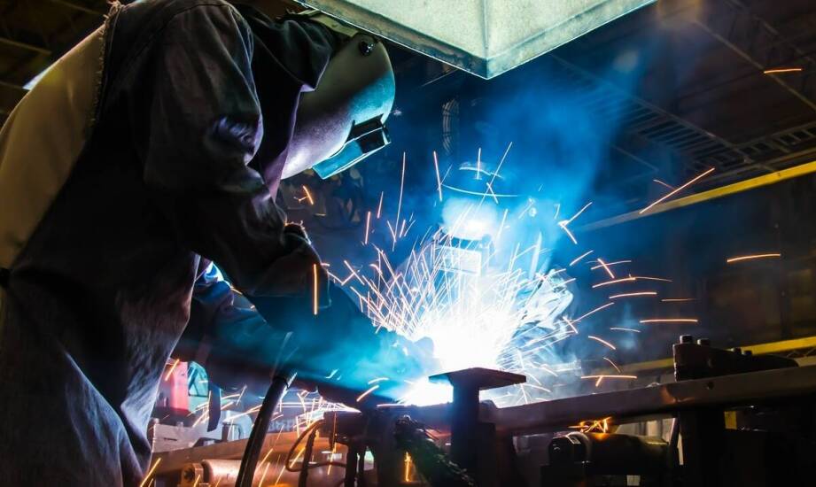 Napełnianie gazowych butli dla przemysłu spawalniczego – co oferujemy?