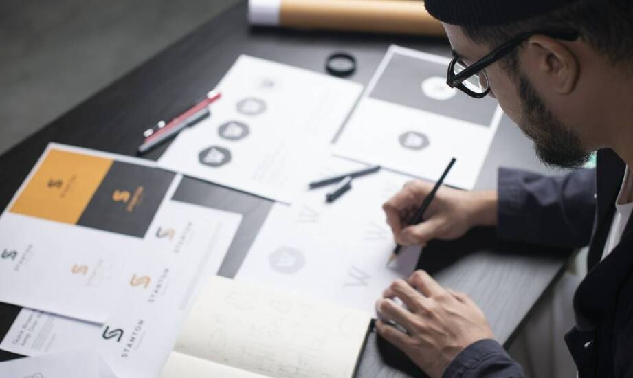 Wykonanie reklamowych naklejek – jak wybrać odpowiedni format dla Twojej kampanii?