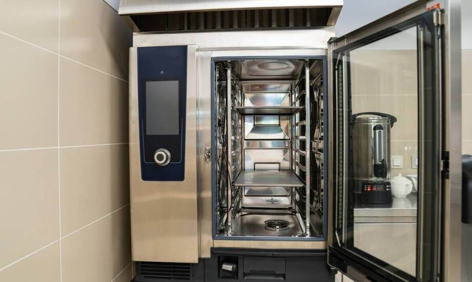 Jakie wyposażenie powinno się znaleźć w standardowej zabudowie food trucka?