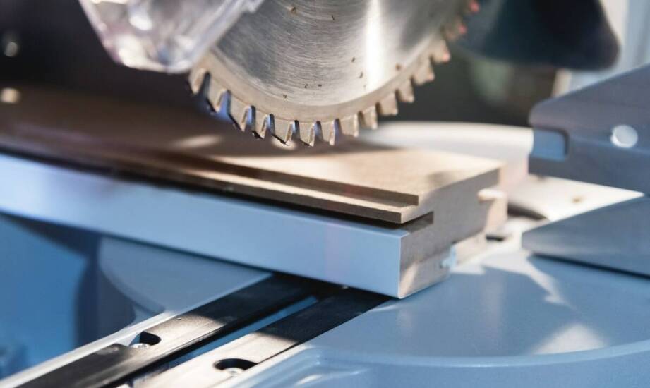 Rola dwugłowicowych pił w montażu systemów fotowoltaiki