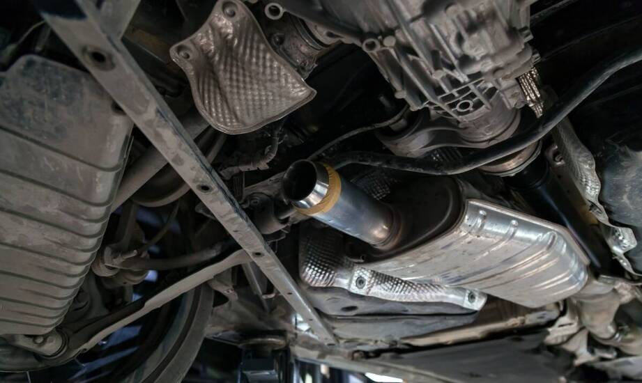 Jak naprawa tłumików może wpłynąć na emisję spalin?