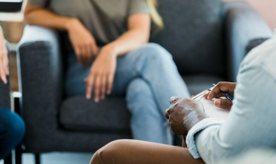 Jak indywidualne plany leczenia pomagają w walce z uzależnieniami?