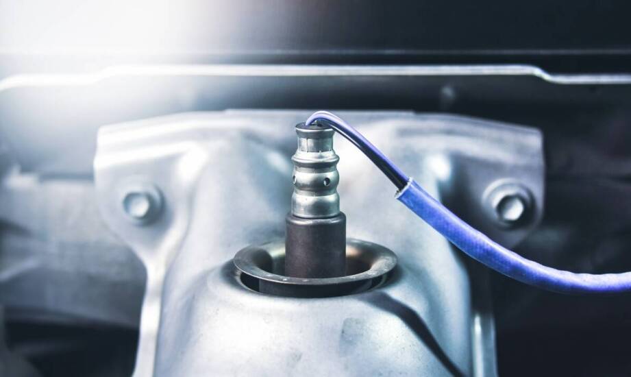 Jak katalizatory wpływają na jakość spalin przy emisji?