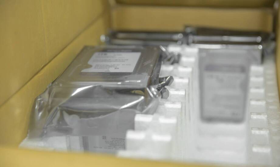 Jakie ochronne materiały są używane przy transporcie RTV w Warszawie?