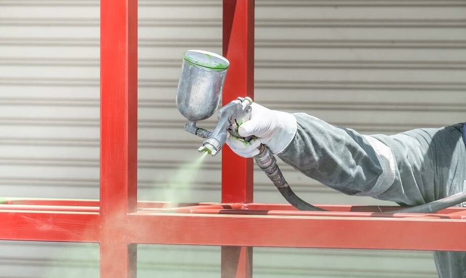 Jak przygotować stalową powierzchnię do malowania natryskowego?