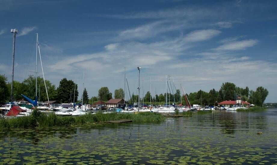 Wypożyczalnia jachtów: Wskazówki dotyczące unikania niebezpiecznych warunków pogodowych